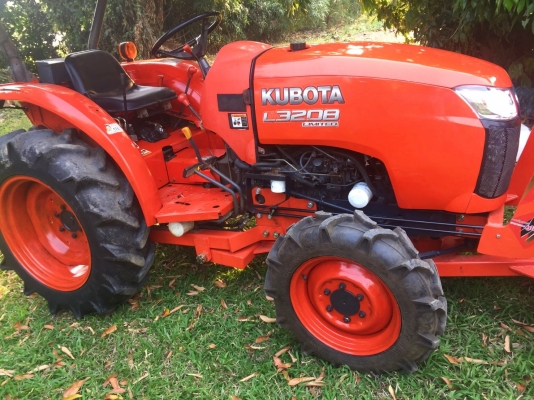 รถไถคูโบต้า L3208 Limited (4WD) มีใบมีดดันหน้าตราช้างใหม่ โรตารี่ RX162 เครื่องดี รถสวยพร้อมใช้งาน สนใจสอบถามได้ครับ