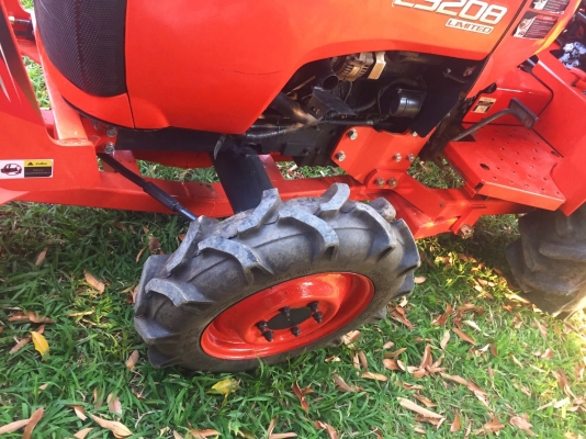 รถไถคูโบต้า L3208 Limited (4WD) มีใบมีดดันหน้าตราช้างใหม่ โรตารี่ RX162 เครื่องดี รถสวยพร้อมใช้งาน สนใจสอบถามได้ครับ