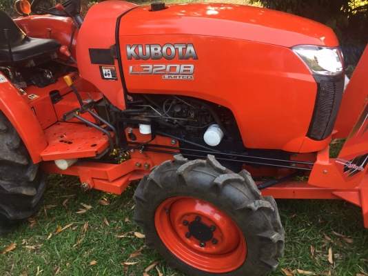 รถไถคูโบต้า L3208 Limited (4WD) มีใบมีดดันหน้าตราช้างใหม่ โรตารี่ RX162 เครื่องดี รถสวยพร้อมใช้งาน สนใจสอบถามได้ครับ