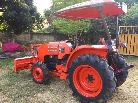 รถไถคูโบต้า L3208 Limited (4WD) มีใบมีดดันหน้าตราช้างใหม่ โรตารี่ RX162 เครื่องดี รถสวยพร้อมใช้งาน สนใจสอบถามได้ครับ