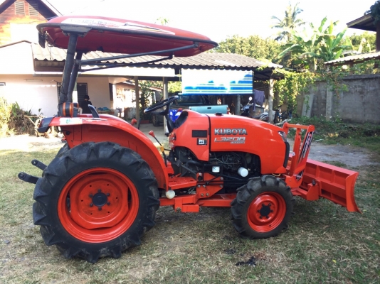รถไถคูโบต้า L3208 Limited (4WD) มีใบมีดดันหน้าตราช้างใหม่ โรตารี่ RX162 เครื่องดี รถสวยพร้อมใช้งาน สนใจสอบถามได้ครับ