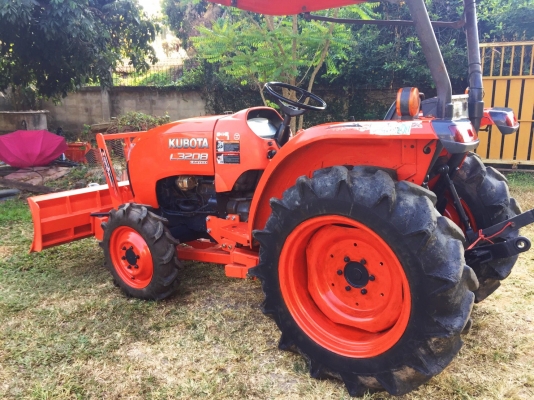 รถไถคูโบต้า L3208 Limited (4WD) มีใบมีดดันหน้าตราช้างใหม่ โรตารี่ RX162 เครื่องดี รถสวยพร้อมใช้งาน สนใจสอบถามได้ครับ