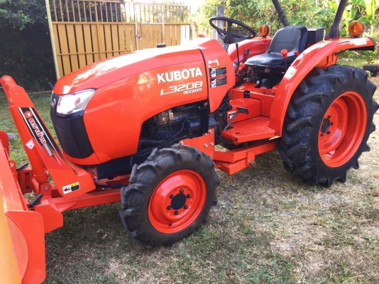 รถไถคูโบต้า L3208 Limited (4WD) มีใบมีดดันหน้าตราช้างใหม่ โรตารี่ RX162 เครื่องดี รถสวยพร้อมใช้งาน สนใจสอบถามได้ครับ