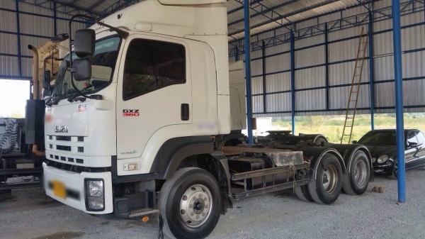 หัวลากสิบล้อ Isuzu เครื่อง 360 แรง ปี 56 พร้อมใช้งาน