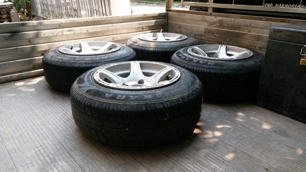 ขายล้อ กระป้อ4x4 12x7 et0  แข็งแรง รับน้ำหนักได้เยอะ  ของหายากนะครับ สนใจโทรสอบถามได้ครับ