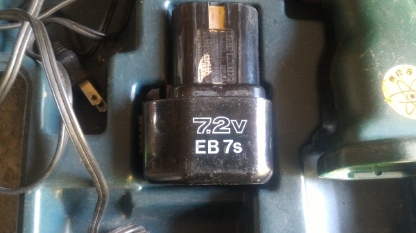 1200บ.ส่งฟรี083-2000058  LINE ID: line832923 ชุดสว่านแบตเตอร์ยี่ห้อ HITACHI รุ่นWH6DCขนาด 7.2V.มีแบต1ก้อน แท่นชาร์ท (ใช้เสียบไฟ 100V.)