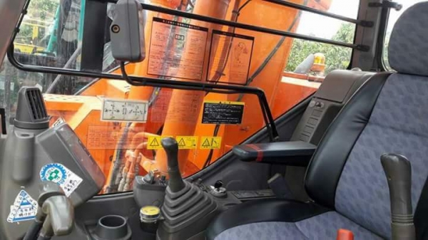 ขายHITACHI  ZX 135US  เก่าญี่ปุ่นแท้  มีลายแย๊ก  สภาพสวย..ปี  2005   เอกสารครบ  ลองระบบกันได้ทุกวัน  โทร  089-3818694  ดวงนภา