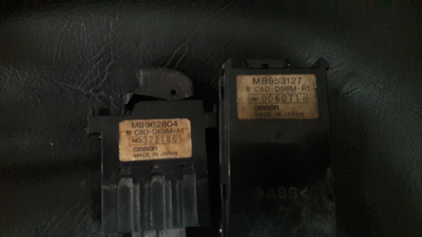 สวิทช์กระจกไฟฟ้ามิตซูกาแลนท์ อัลติมาร์ ด้านคนขับกับด้านข้าง