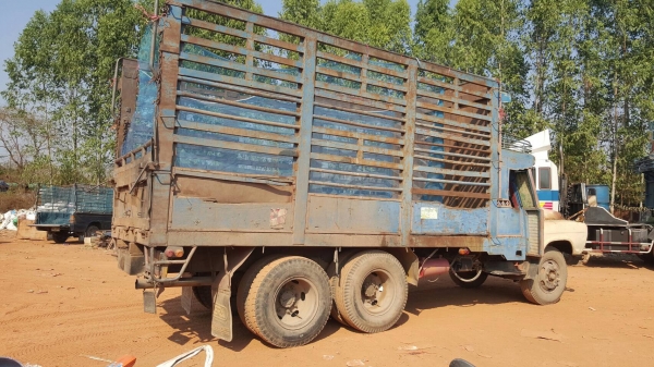 ขาย 10 ล้อ หัวยาว เพลาเดียว กระบะเหล็กคอกสูง เครื่อง 6BB1 145 แรงม้า คัสซีสวย ทะเบียนเต็มพร้อมโอน