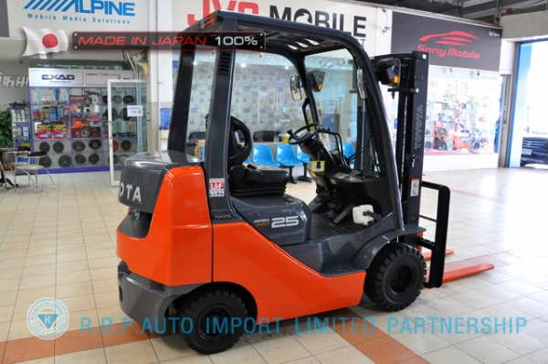 ขายรถโฟล์คลิฟท์มือสอง TOYOTA รุ่น  8FD25-10278  นำเข้าจากประเทศญี่ปุ่น 100\% ไม่เคยใช้งานในไทย