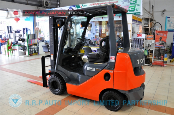 ขายรถโฟล์คลิฟท์มือสอง TOYOTA รุ่น  8FD25-10278  นำเข้าจากประเทศญี่ปุ่น 100\% ไม่เคยใช้งานในไทย