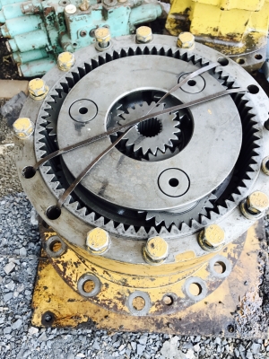 ขาย มอเตอร สวิง CAT320D ท่อนล่าง ขาย มอเตอร สวิง CAT320D ท่อนล่าง