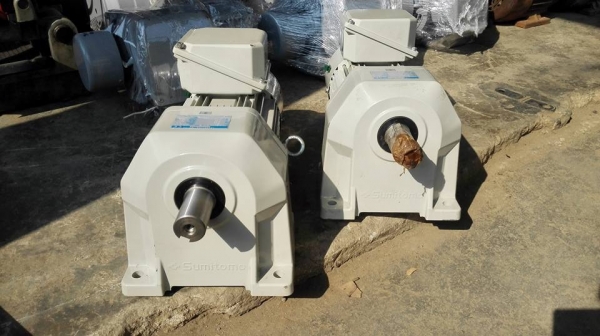** SOLD ** มอเตอร์เกียร์ญี่ปุ่น Sumitomo JAPAN 2 HP มีเบรค ทด 1:5(290rpm) 380V ของใหม่ 100\% ** SOLD ** มอเตอร์เกียร์ญี่ปุ่น Sumitomo JAPAN 2 HP มีเบรค ทด 1:5(290rpm) 380V ของใหม่ 100\%