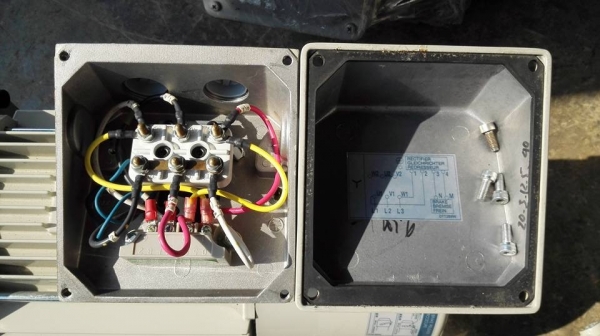 ** SOLD ** มอเตอร์เกียร์ญี่ปุ่น Sumitomo JAPAN 2 HP มีเบรค ทด 1:5(290rpm) 380V ของใหม่ 100\% ** SOLD ** มอเตอร์เกียร์ญี่ปุ่น Sumitomo JAPAN 2 HP มีเบรค ทด 1:5(290rpm) 380V ของใหม่ 100\%