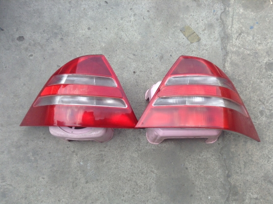 ขายไฟท้าย1คู่ BENZ W220