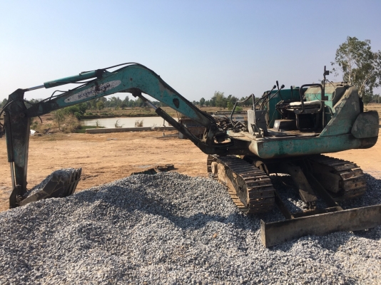 KOMATSU  PC20-6 ราคา 145,000 บาท เครื่องดี ปั้มใช้ โช่หนา เอวแน่น เอกสารชื้อขาย