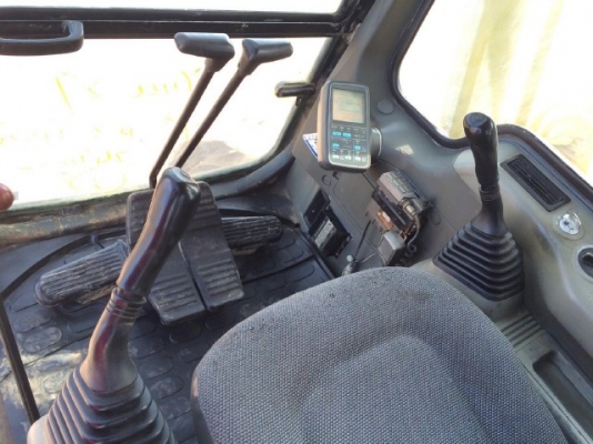 ขายรถแบคโฮ KOMATSU PC200-6 คอลโทรลสั้น รถนอกนำเข้าจากญี่ปุ่น สภาพสวยพร้อมใช้งาน มีVDOการทำงานครับ