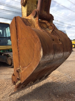 ขายรถแบคโฮ KOMATSU PC200-6 คอลโทรลสั้น รถนอกนำเข้าจากญี่ปุ่น สภาพสวยพร้อมใช้งาน มีVDOการทำงานครับ