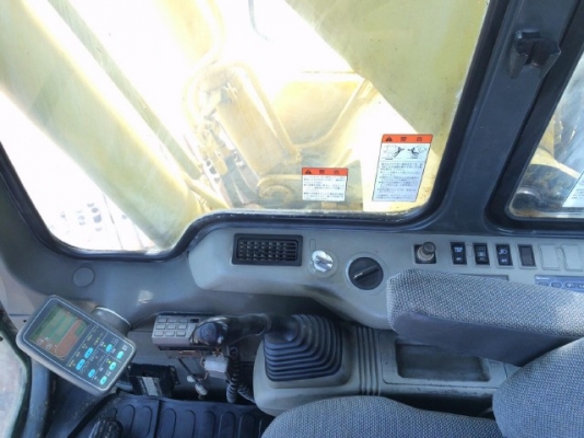 ขายรถแบคโฮ KOMATSU PC200-6 คอลโทรลสั้น รถนอกนำเข้าจากญี่ปุ่น สภาพสวยพร้อมใช้งาน มีVDOการทำงานครับ