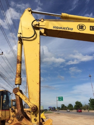 ขายรถแบคโฮ KOMATSU PC200-6 คอลโทรลสั้น รถนอกนำเข้าจากญี่ปุ่น สภาพสวยพร้อมใช้งาน มีVDOการทำงานครับ