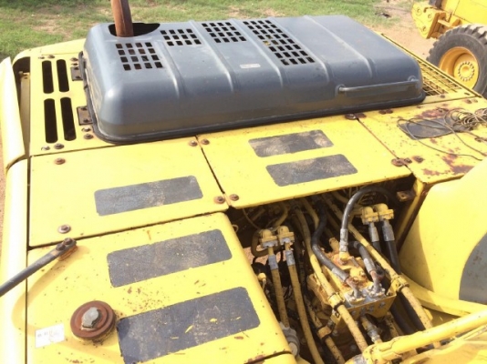 ขายรถแบคโฮ KOMATSU PC200-6 คอลโทรลสั้น รถนอกนำเข้าจากญี่ปุ่น สภาพสวยพร้อมใช้งาน มีVDOการทำงานครับ