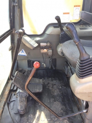 ขายรถแบคโฮ KOMATSU PC200-6 คอลโทรลสั้น รถนอกนำเข้าจากญี่ปุ่น สภาพสวยพร้อมใช้งาน มีVDOการทำงานครับ