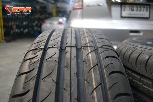 DUNLOP SP SPORT MAXX 050 225/60R18 เส้นละ 6,000 บาท