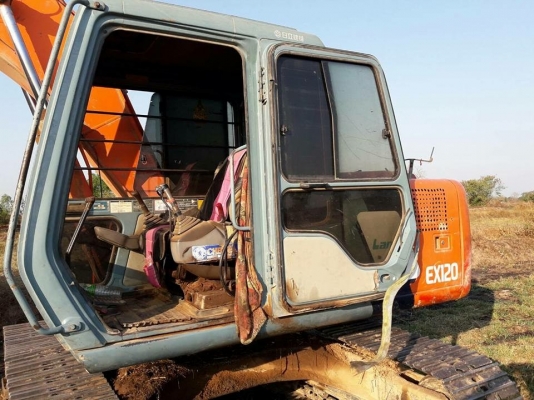 เก่านอก 2 ปี 795,000 บาท  HITACHI EX120-3 ไฟฟ้ามี แอร์เย็น โช่หนา เอวแน่น เครื่องดี ปั้มดี. ไห้โซ่ไหม่สองเส้น เอกสารอินวอยท์