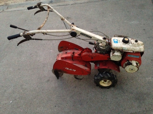 ขายรถพรวนดิน ตีดิน Kubota  สวยๆแรงๆใหม่ๆ พลานก้วาง40ซม.   เดินหน้า 2เกียร ถอยหลัง 2เกียร  ตัดไม่พรวนดินได้ ส่งได้ทุกจังหวัด ขาย11100 โทร0946733137