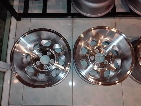 15*8.5 5/114.3 ET-20 ราคา 9500 โทร 096-2085202 ครับ 15*8.5 5/114.3 ET-20 ราคา 9500 โทร 096-2085202 ครับ