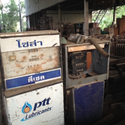 ขายด่วน ตู้หัวจ่ายน้ำมัน สภาพใช้งานได้  เสียหายตอนเคลือนย้าย  3ใบ ขายเหมา 3ใบ 35000 บาทครับ