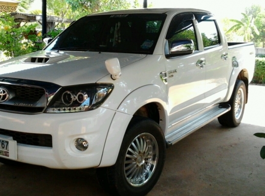 TOYOTA HILUX VIGO D4D Double Cab  VN Turbo 2.5 MT ปี 2010 สวยจัดชุดแต่งรอบคัน ภายในอุปกรณ์อำนวยความสะดวกครบ เครื่องเสียงพร้อม ภายนอกอย่างสวยล้อแม็กขอบ 18 ลายอย่างสวย ยางสภาพดี 80\% พร้อมใช้งานได้เลย เอกสารทะเบียนภาษีเต็มครบพร้อม ประกันภัยชั้น 1 ครบ ราคา