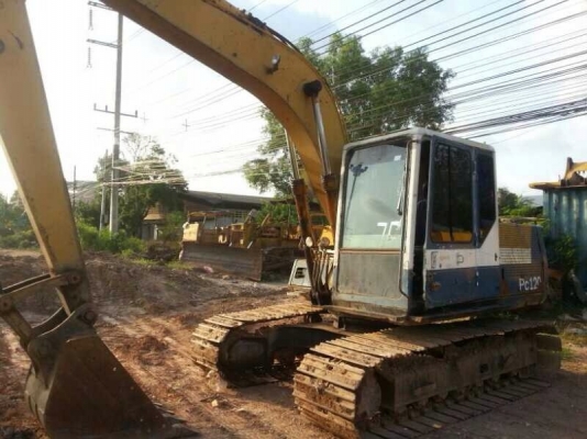 ขายด่วน!! KOMATSU PC 120-5 คอนโทรลั้น ตัวเดินเล็ก สภาพสวยค่ะ พร้อมใช้งาน สนใจติดต่อ ญาดา 082-4487788