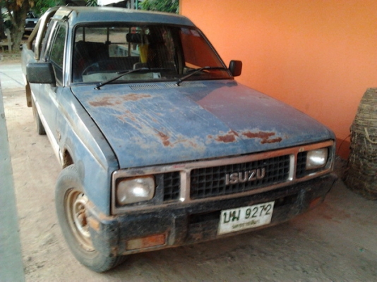 ขาย กระบะแค็ป "ปู่D-MAX"  ISUZU KBD 2.5 FASTER-Z เครื่องมังกร2.5เดิมๆ แรงดี ประหยัด รถเดิมๆ ช่วงล่างดี ไม่ส่ายไม่เลื้อย คัสซีสวยไม่ผุไม่ดาม แอร์พร้อม สีบางเดิม ไม่ผุ มีสนิมเกาะบ้าง ยางดี4เส้น กระบะไม่ผุ รถได้บาง ไม่เคยทำสี ห้องเครื่องเดิมๆ ชอบรุ