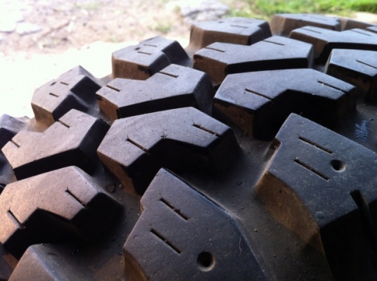 ขออนุญาติขายยาง MAXXIS BIG HORN 245/75/R16 ปี 29/11 สภาพสวยพร้อมใช้งานครับ