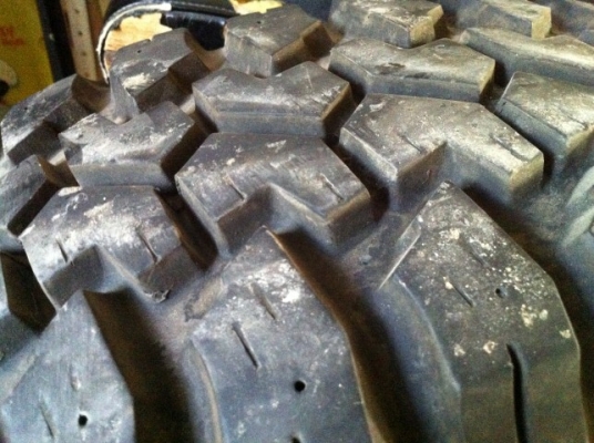 ขออนุญาติขายยาง MAXXIS BIG HORN 245/75/R16 ปี 29/11 สภาพสวยพร้อมใช้งานครับ ขออนุญาติขายยาง MAXXIS BIG HORN 245/75/R16 ปี 29/11 สภาพสวยพร้อมใช้งานครับ