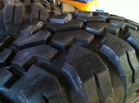 ขออนุญาติขายยาง MAXXIS BIG HORN 245/75/R16 ปี 29/11 สภาพสวยพร้อมใช้งานครับ ขออนุญาติขายยาง MAXXIS BIG HORN 245/75/R16 ปี 29/11 สภาพสวยพร้อมใช้งานครับ