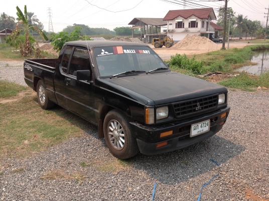 รถเครื่องดี ยางได้ ชัชชีดี สีดำมีเครื่องเสียง เกียร์ดี ขายที่75000 ต่อรองได้ ปี 33 ****0864553895*****