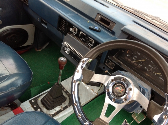 รถเครื่องดี ยางได้ ชัชชีดี สีดำมีเครื่องเสียง เกียร์ดี ขายที่75000 ต่อรองได้ ปี 33 ****0864553895*****