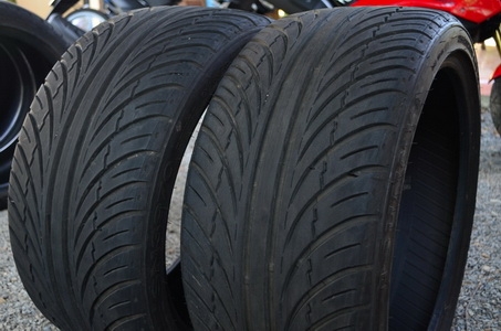 ขายยาง255/35r18 2เส้น 275/35r18 2เส้น วิ่งมา1500โล 12000-พร้อมส่ง