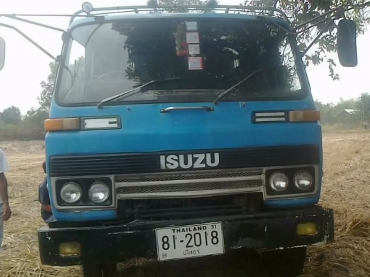 ISUZU JCM 145 HP 6BB1 หกล้อดั๊มพ์ พร้อมถังน้ำ 3,000 ลิตร 1 ถัง ช่วงล่างใหญ่คัชซีสวยมาก ยาง 8.25 ขอบ 20 รถเครื่องแห้งแรงดีไม่เยิ้ม หัวเก๋งบางเดิมไม่มีผุภายในเก๋งคอนโซลสวยครบ พวงมาลัยเพาเวอร์ กระบะดั๊มพ์เหล็ก 6 ตันความยาว 4 เมตรพื้นกะฝาข้างไม่มีผุกร่อน เอกส
