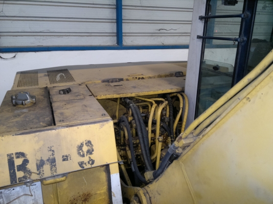 รถตักล้อยาง PW100-3 KOMATSU รถนอกนำเข้า ใช้งานได้เลยไม่เคยใช้ในไทย ใช้งานน้อย 1163 ชม. ราคาถูกครับ ติดต่อ มานะ 085-9049669