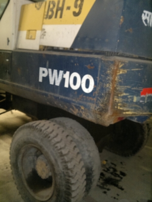 รถตักล้อยาง PW100-3 KOMATSU รถนอกนำเข้า ใช้งานได้เลยไม่เคยใช้ในไทย ใช้งานน้อย 1163 ชม. ราคาถูกครับ ติดต่อ มานะ 085-9049669