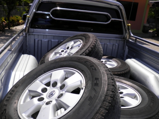 ล้อแม็กขอบ15 พร้อมยาง 255/70/15 สวยๆ