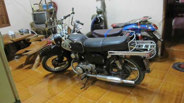 ขาย ชี92 สวยๆอะไหล่เดิมๆทั้งคันเครื่องทำมาใหม่แปลงcdi เรียบร้อยครับขี่ดีไม่มีสดุดเครื่องเหมือนใหม่เลยครับ....no-book.....ขาย ที่39000บาทเรื่อยๆครับไม่รีบขายได้ขายครับ สนใจติดต่อ080-1696651รถอยู่อำนาจเจริญครับ ส่งทั่วไทยครับ