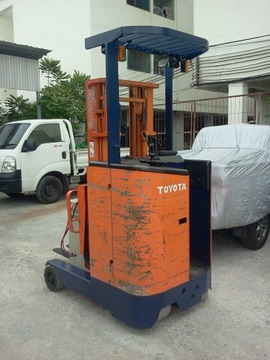 ขายด่วนรถฟอร๋คลิฟท์ไฟฟ้า น้ำหนักยกได้ 1 ตัน เสายกสูง 3 เมตร พร้อมตู้ชาร์จ ขายด่วนรถฟอร๋คลิฟท์ไฟฟ้า น้ำหนักยกได้ 1 ตัน เสายกสูง 3 เมตร พร้อมตู้ชาร์จ