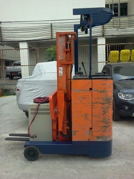 ขายด่วนรถฟอร๋คลิฟท์ไฟฟ้า น้ำหนักยกได้ 1 ตัน เสายกสูง 3 เมตร พร้อมตู้ชาร์จ