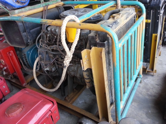 ขายเครื่องปั่นไฟขนาด 3 kw เชื่อมได้ และแสงสว่าง 220v พร้อมใช้เลยคับ