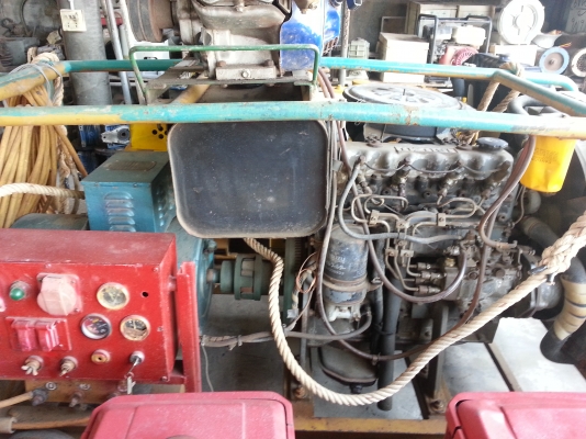 ขายเครื่องปั่นไฟขนาด 3 kw เชื่อมได้ และแสงสว่าง 220v พร้อมใช้เลยคับ