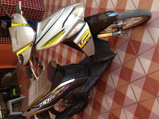 ขายด่วนๆhonda click  ปี49 ขี่ได้ดีทะเบียนโอน